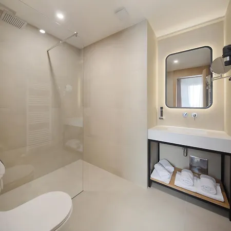 Nova Aparthotel 4*